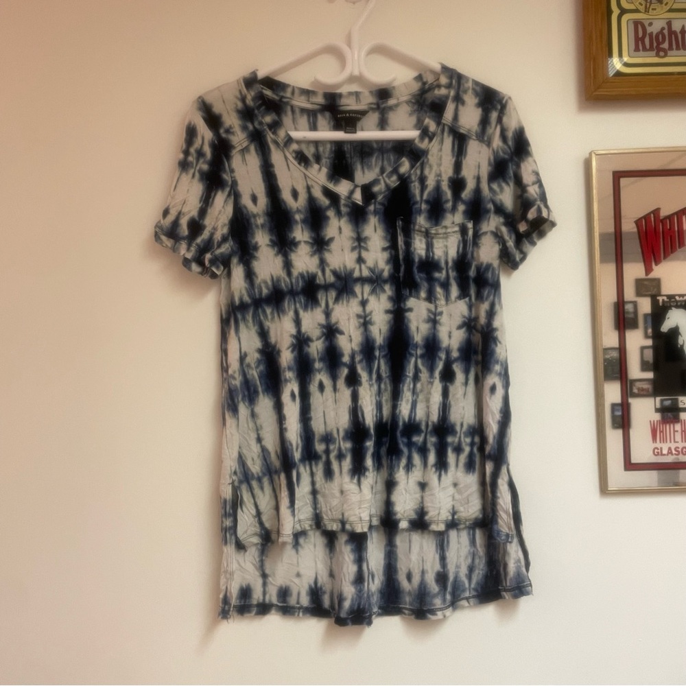 Rock and Republic V neck tee